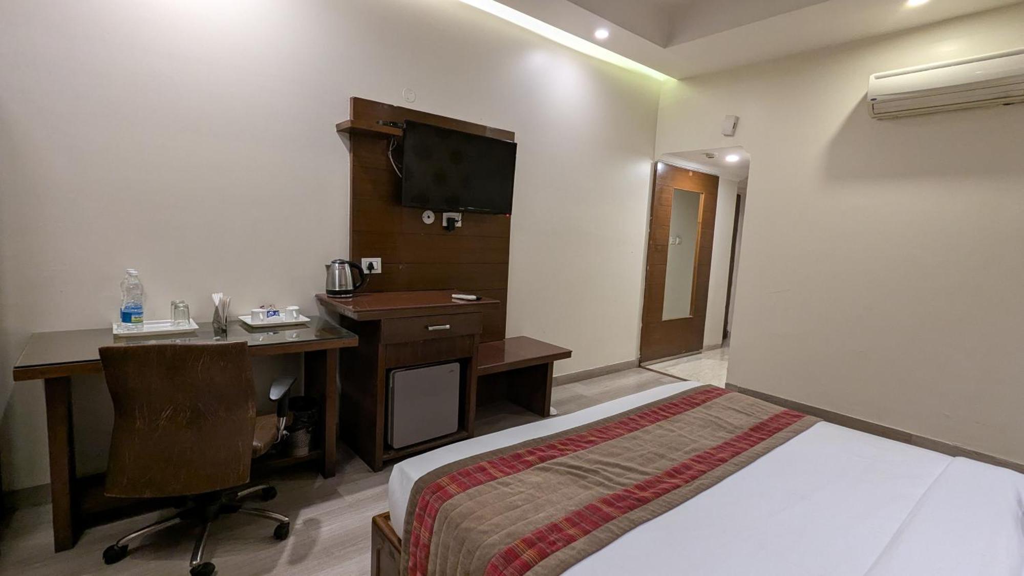 Hotel Shagun Chandigarh Zirakpur Hotel